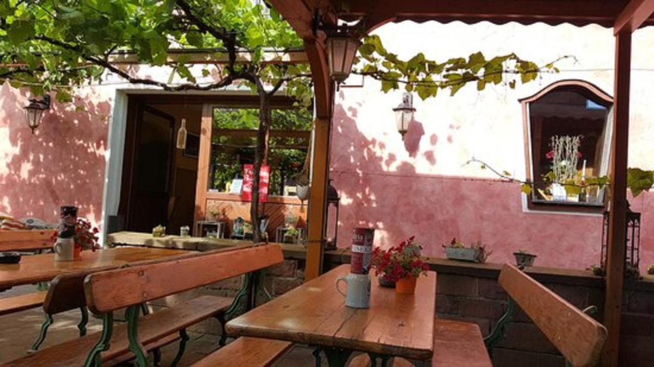 Villa Croatia & Restaurant Adria 클링겐베라크암마인 외부 사진